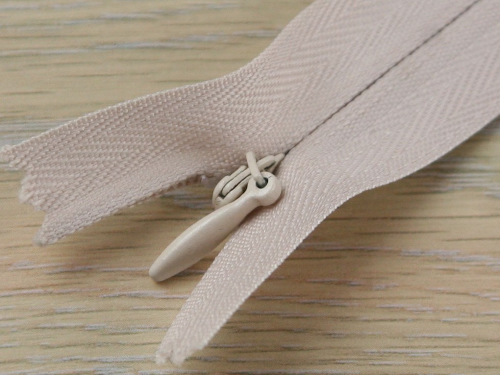 Clearance Concealed Invisible Closed End Zip per 5 zips (CL3CC14082