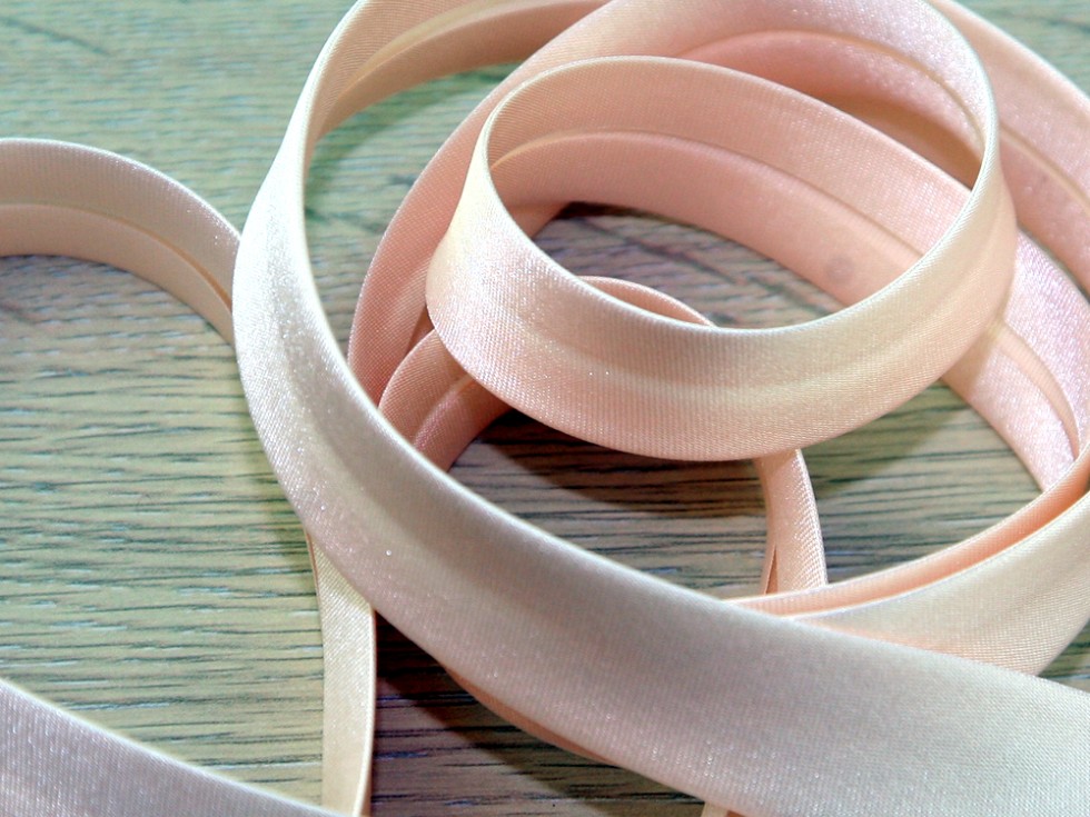 Prym Duchesse Satin Bias Binding (903600-M) - Picture 14 of 37