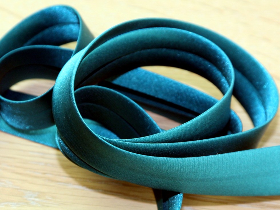Prym Duchesse Satin Bias Binding (903600-M) - Picture 35 of 37