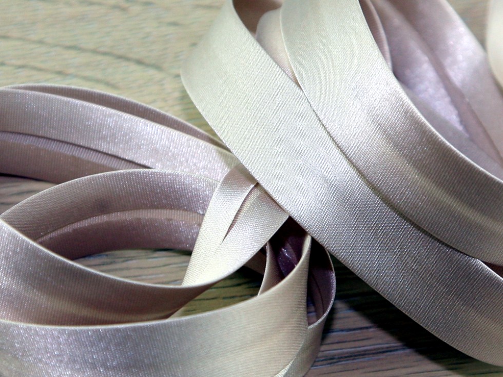 Prym Duchesse Satin Bias Binding (903600-M) - Picture 5 of 37